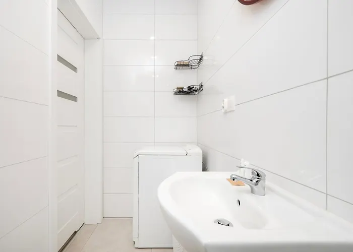 Urban Serenity #10 By Bookinghost * Łódź